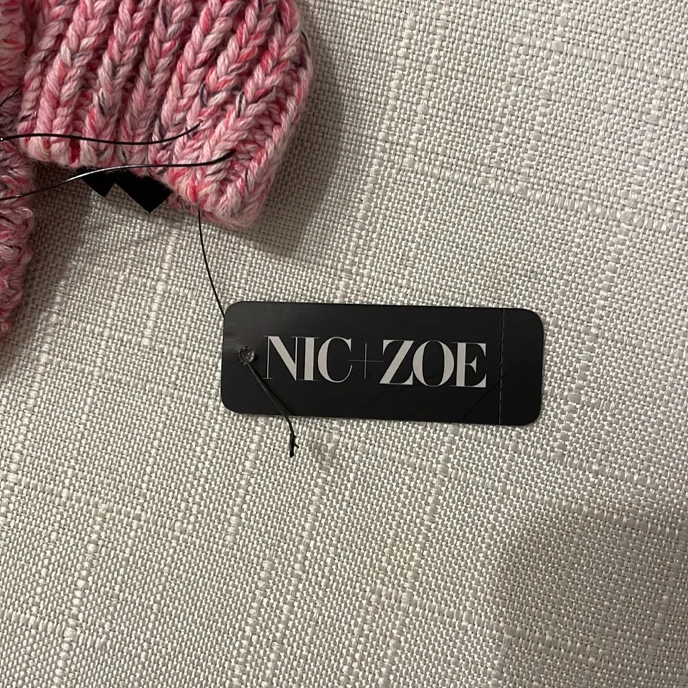 NWT knit mittens. Nic and Zoe